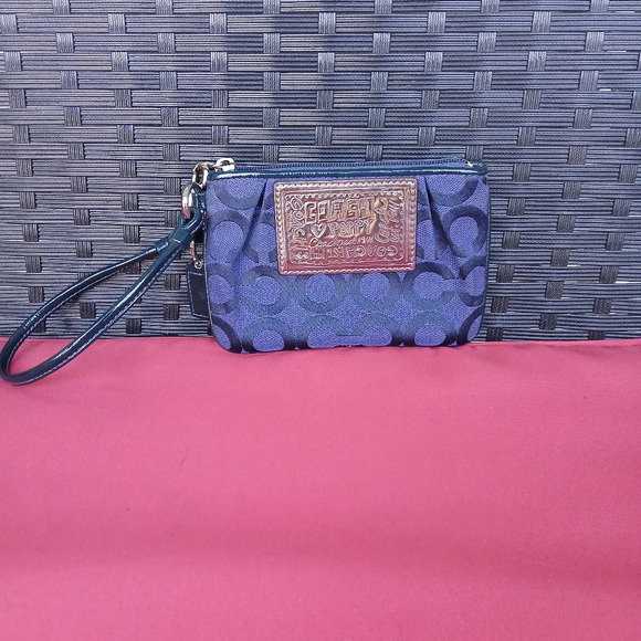Coach Poppy Glam Navy and Silver Wristlet. 🔥🔥🔥🔥 - Picture 7 of 7